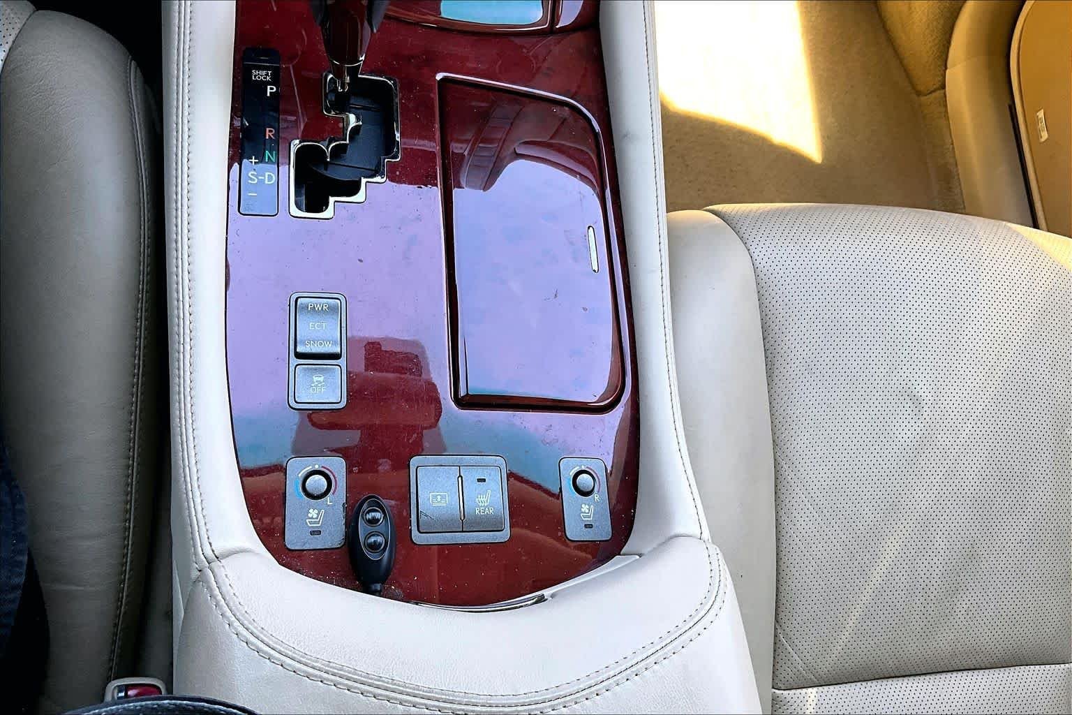 Used 2008 Starfire Pearl Lexus  image 33