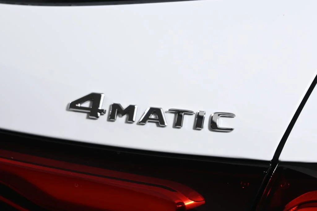 Used 2027 White Mercedes-Benz GLC 300 image 35