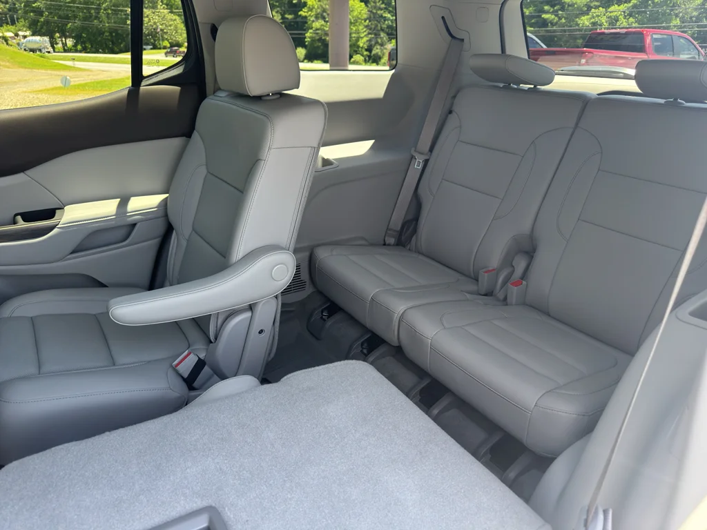 2023 GMC Acadia SLT - Photo 16