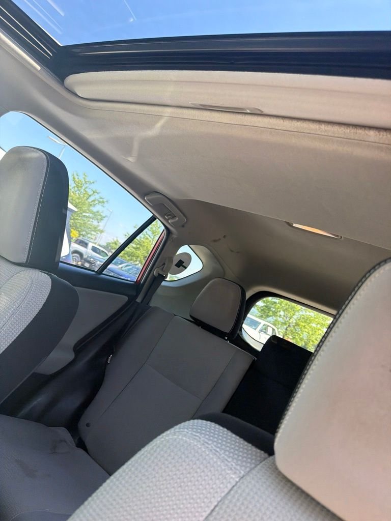 Used 2017 Red Toyota XLE image 6