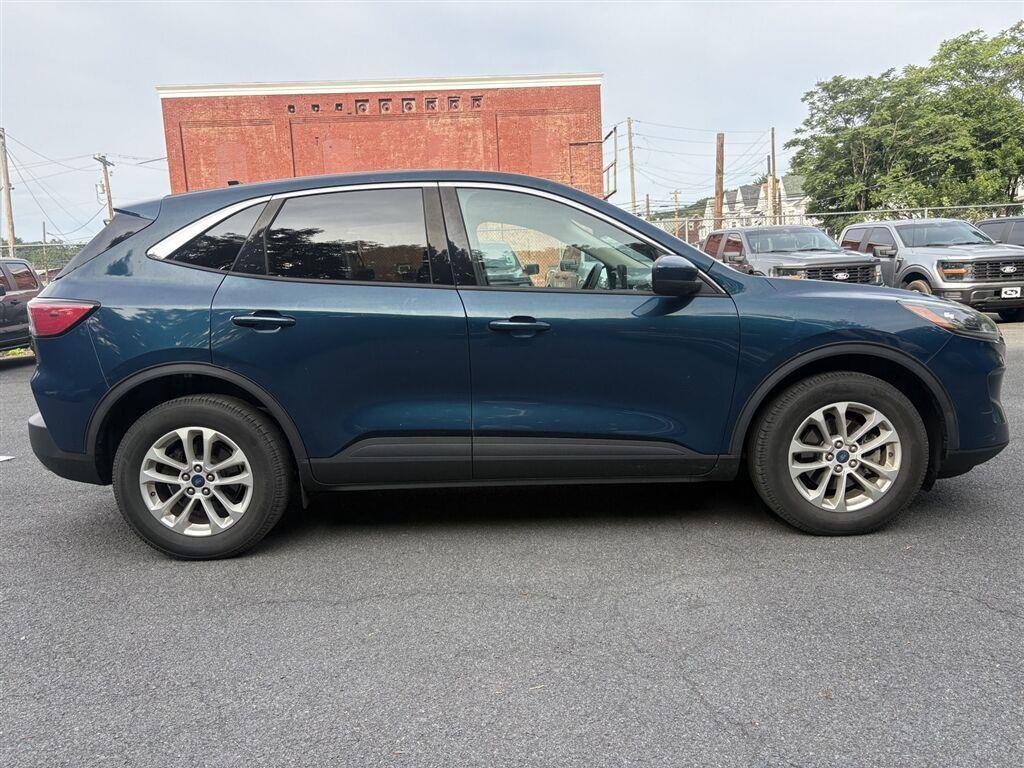 Used 2020 Dark Ford SE image 2