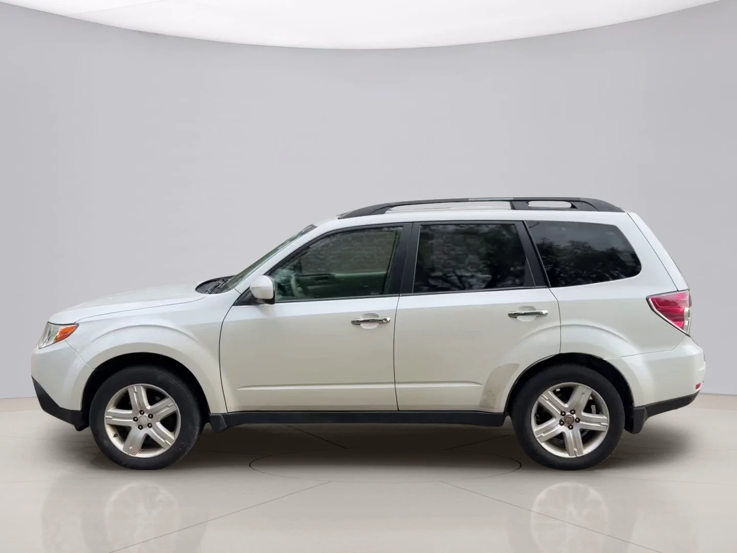 Used 2010 White Subaru 2.5X PREM image 2