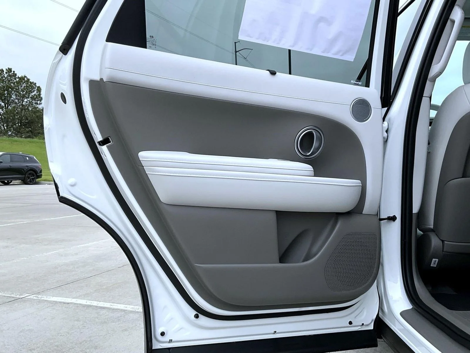 New 2026 White Hyundai SEL Premium image 23