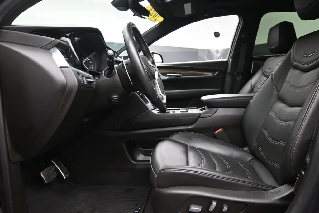 Used 2023 Green Cadillac Sport image 17