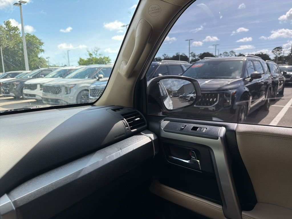 Used 2016 White Toyota SR5 image 15