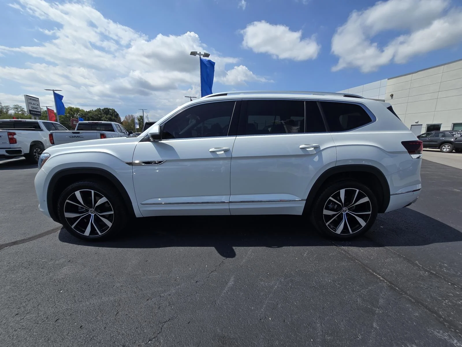 Used 2025 White Volkswagen 2.0T SEL Premium R-Line image 4