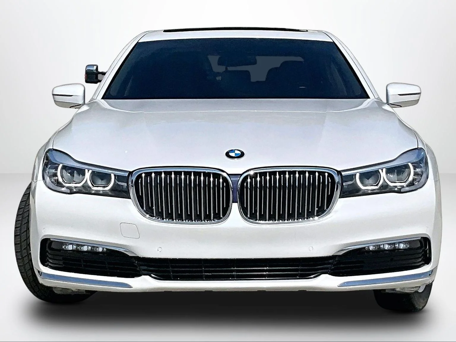 Used 2018 White BMW 740i xDrive image 4