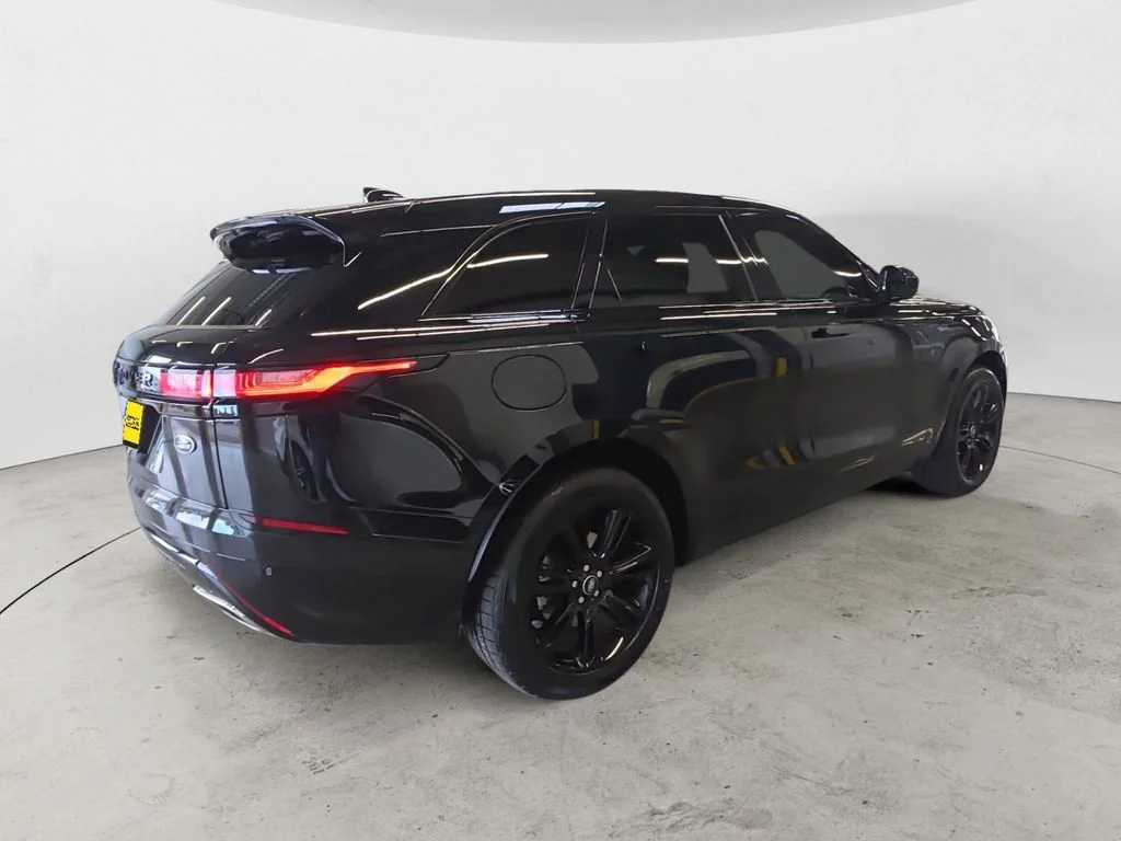 Used 2023 Black Land Rover R-Dynamic S MHEV image 8