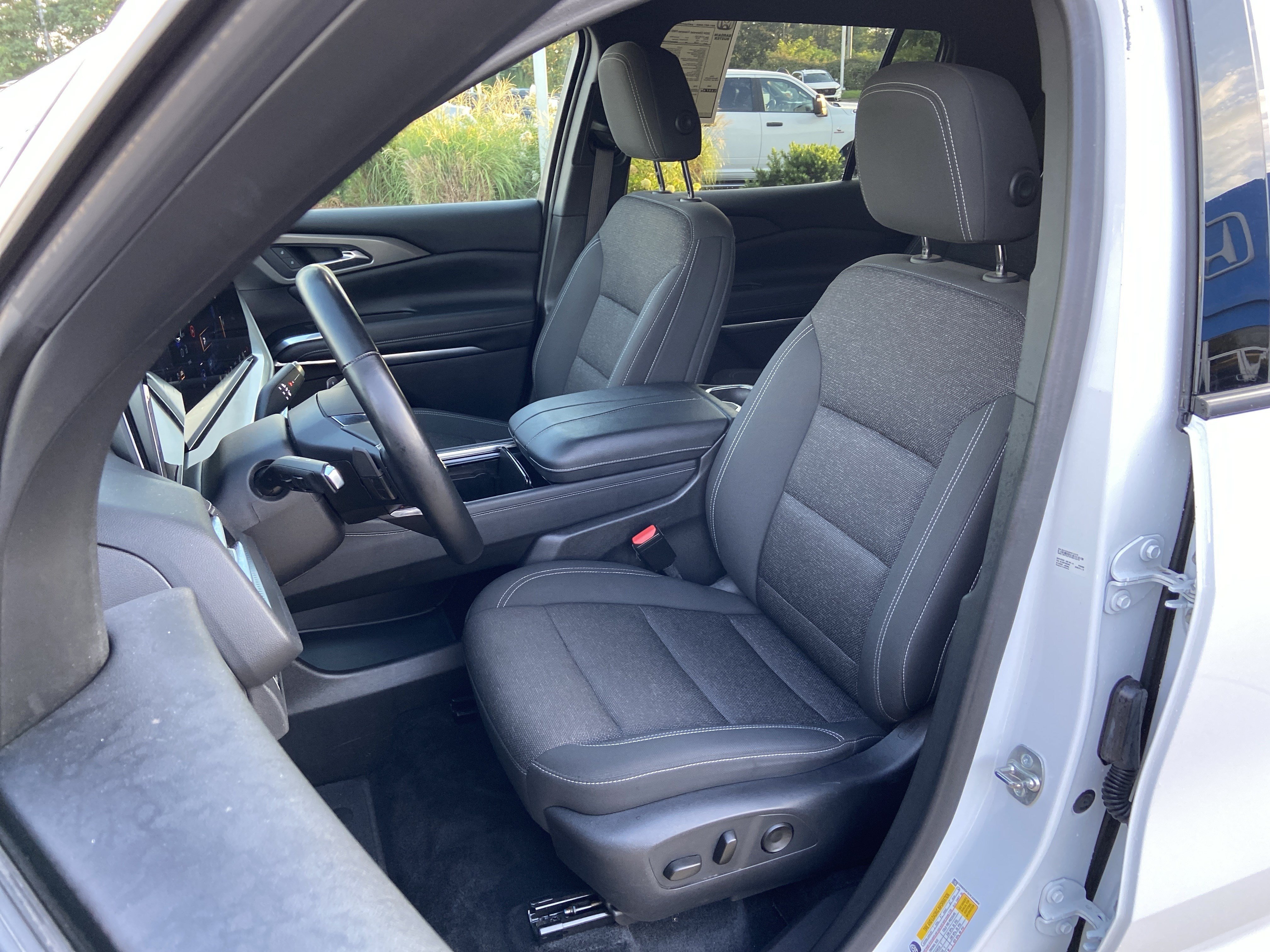 Used 2024 Summit White Chevrolet FWD LT image 18