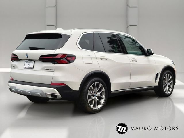 New 2026 White BMW xDrive40i image 3