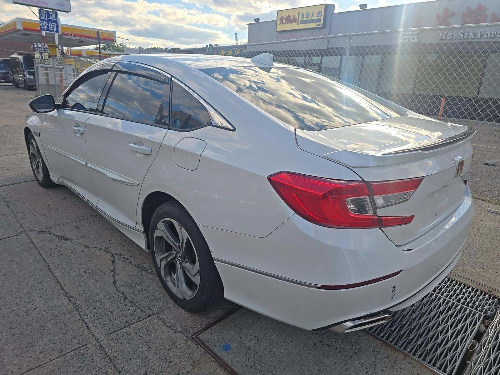 1HGCV2F52KA018138