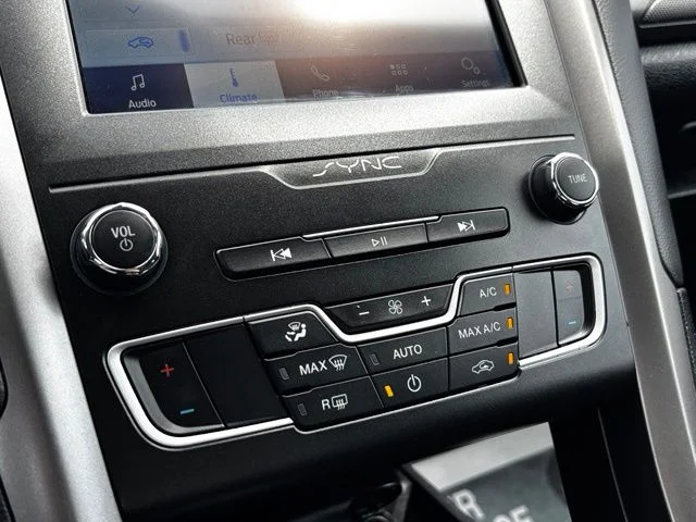 Used 2020 Silver Ford SE image 13