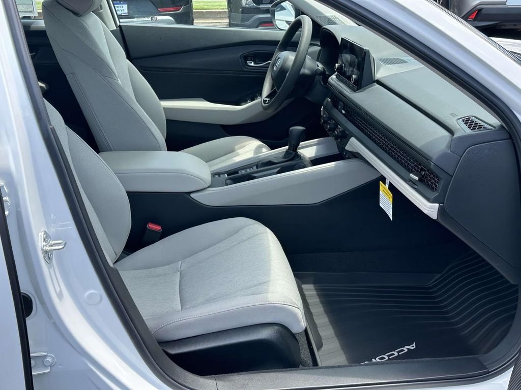 2025 Honda Accord SE - Photo 6