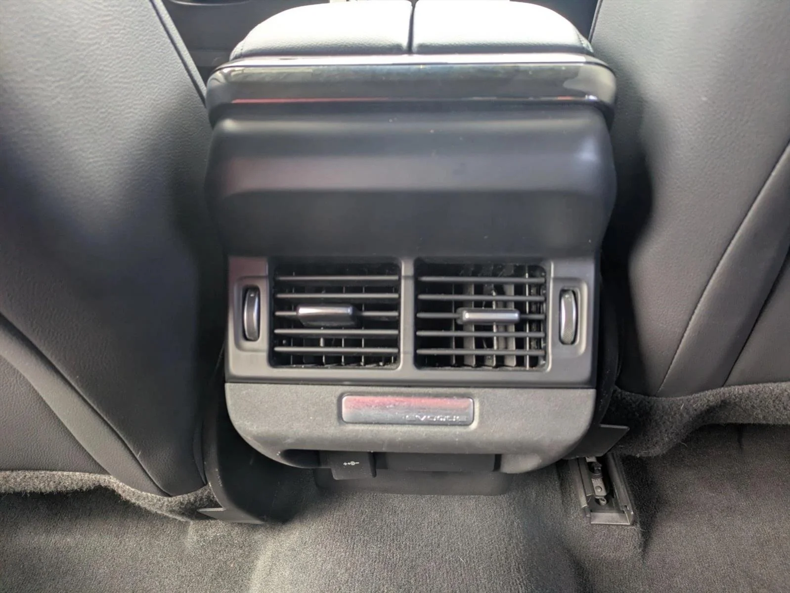 Used 2021 Yulong White Metallic Land Rover R-Dynamic S image 15