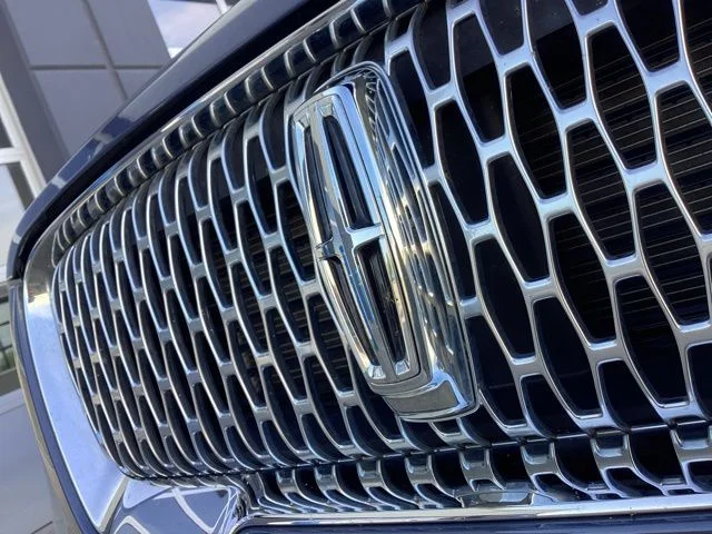 Used 2022 Blue Lincoln Standard image 4