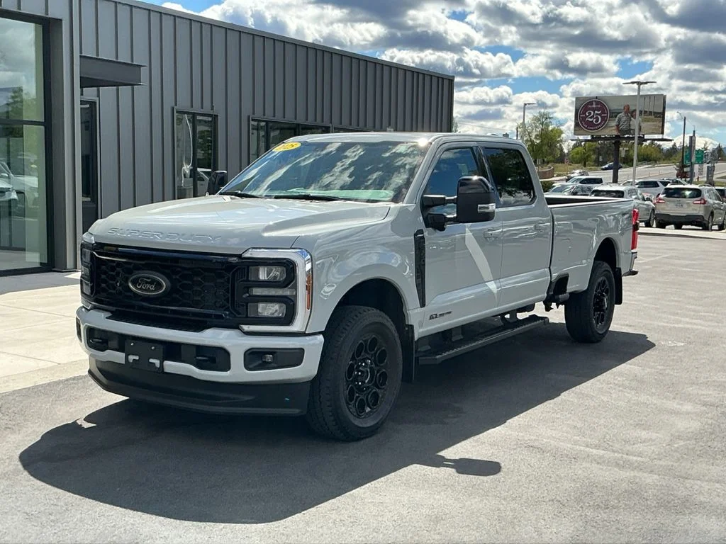 2025 Ford F-350 Lariat 4x4 Crew Cab 176 in SRW's photo