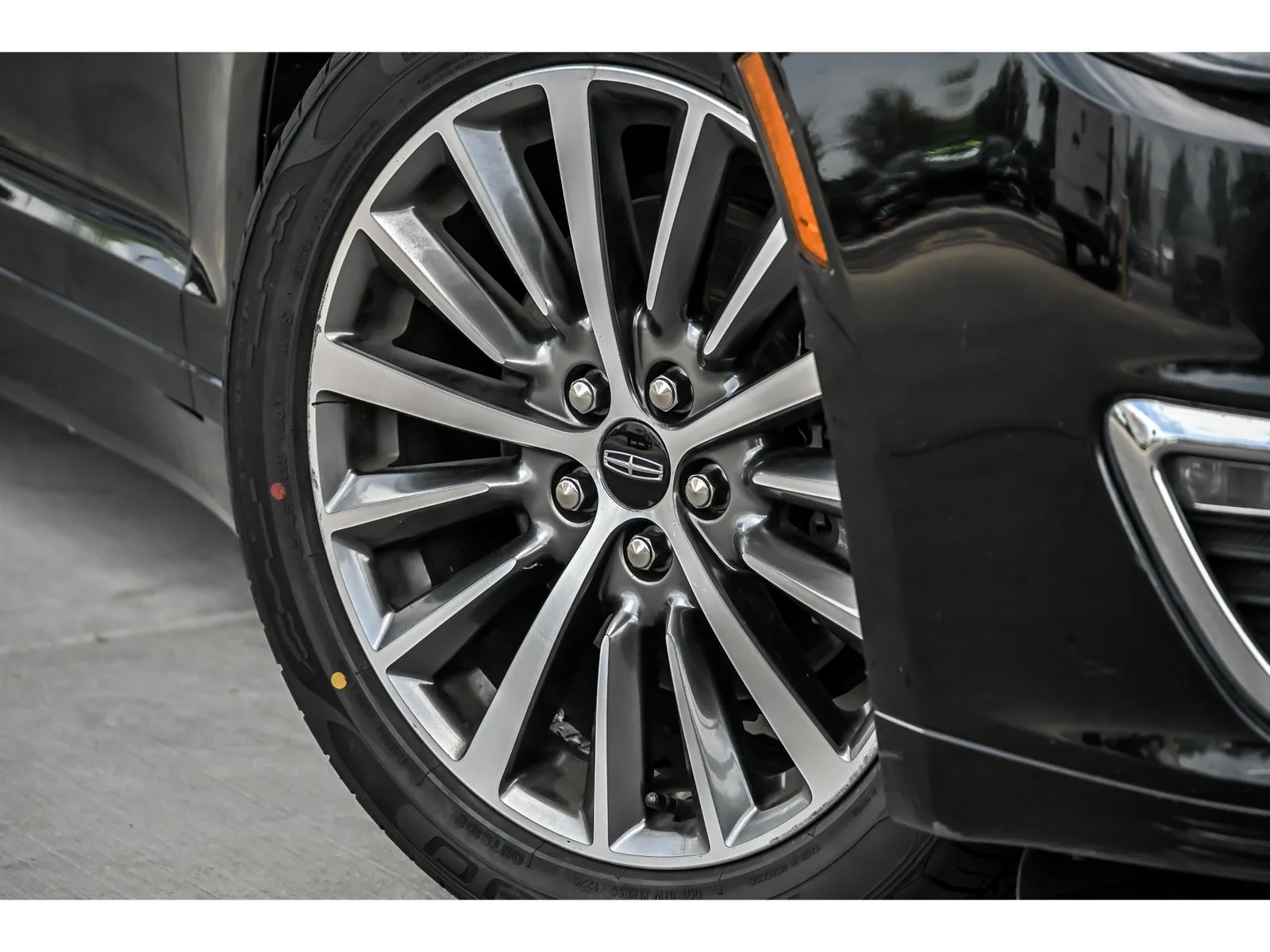 Used 2019 Black Lincoln  image 3