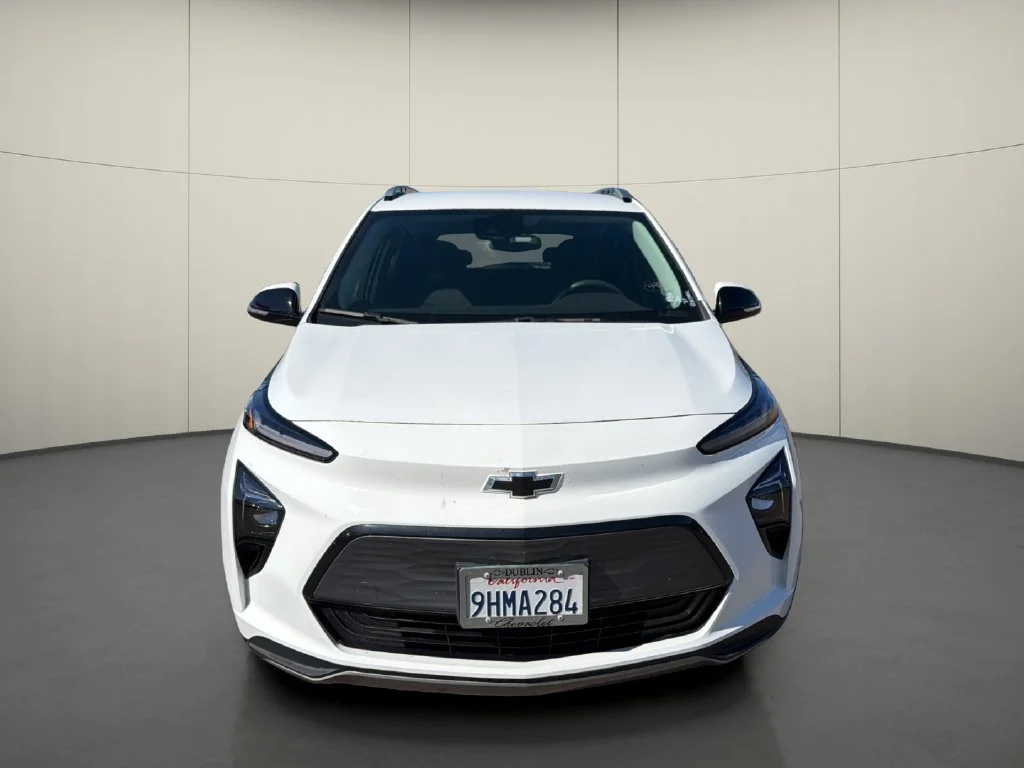 Used 2023 White Chevrolet LT image 2