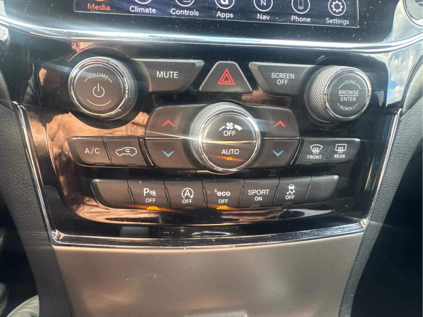 Used 2019 Bright White Clearcoat Jeep Altitude image 20