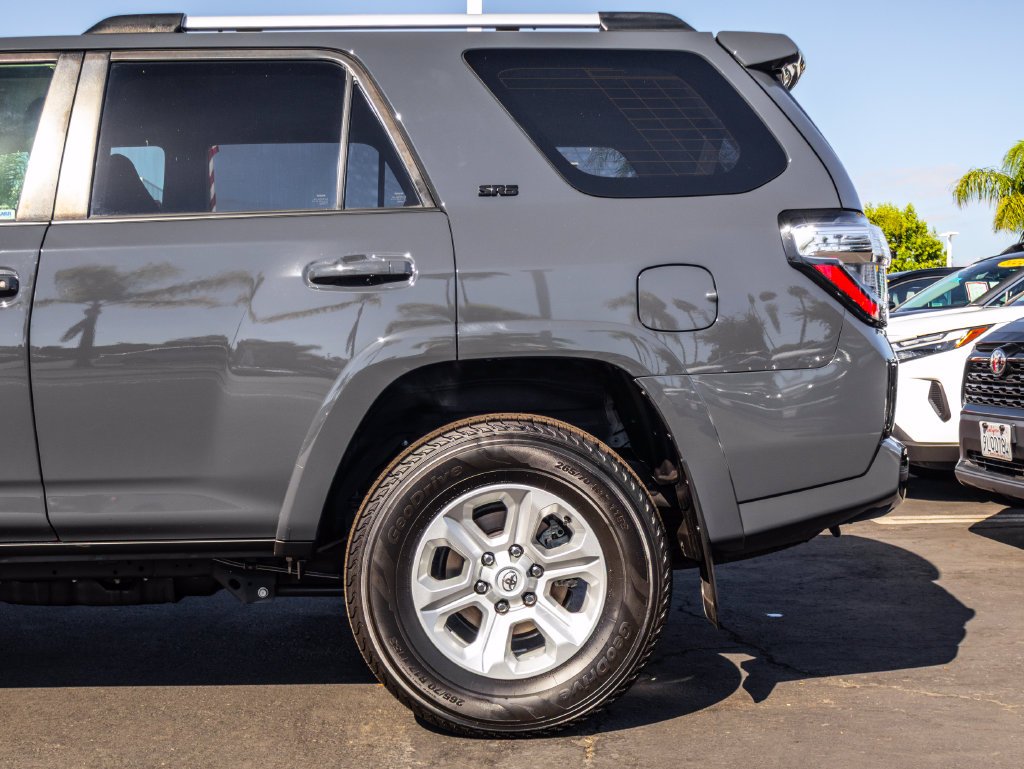 Certified Used 2024  Toyota SR5 image 7