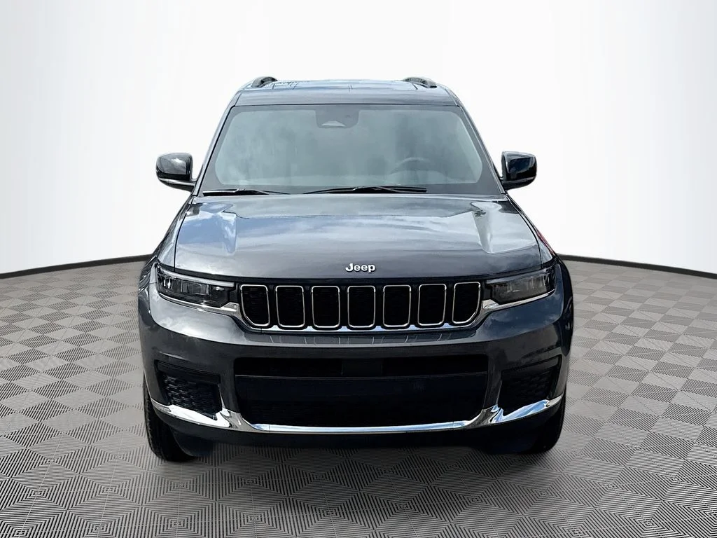 Used 2025 Gray Jeep Laredo image 2