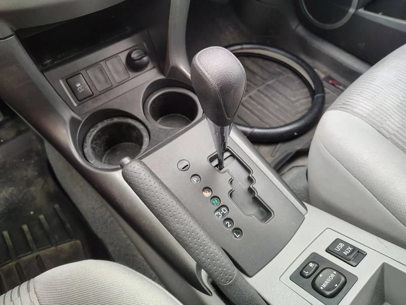Used 2012 White Toyota 4WD 4dr I4 (Natl) image 16