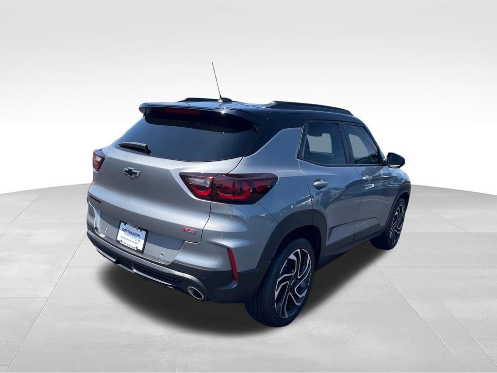 Used 2025 Gray Chevrolet RS image 5