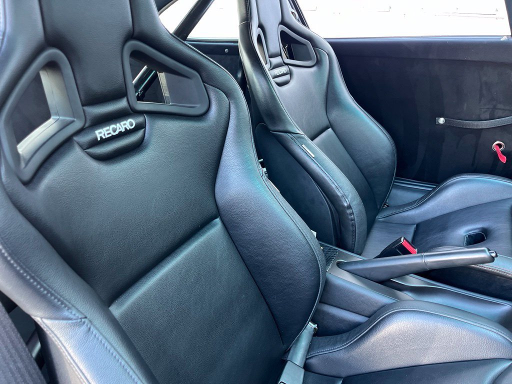 Used 1995  Porsche Carrera 4 image 33