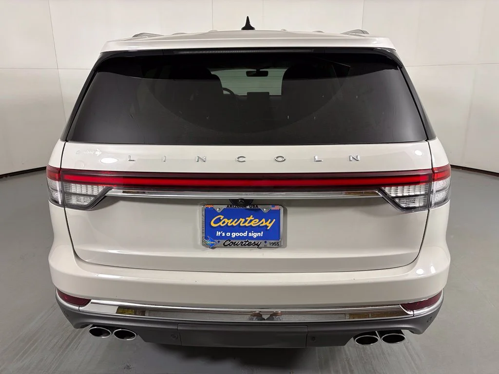 Used 2022 White Lincoln Reserve image 7
