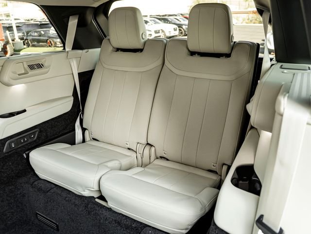 New 2026 Fuji White Land Rover SE image 28