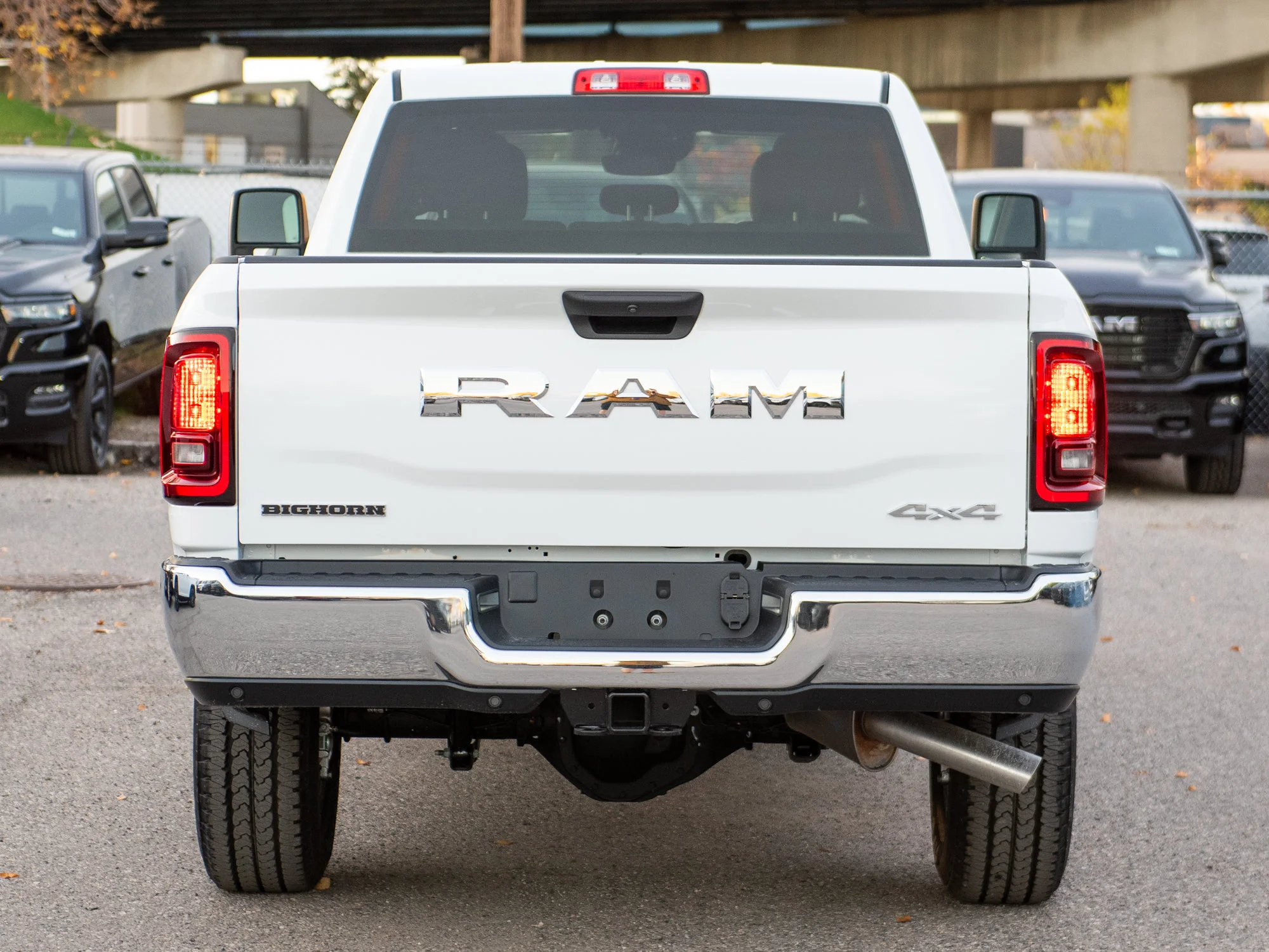 New 2027 White RAM Big Horn* Crew Cab 4x4, 8