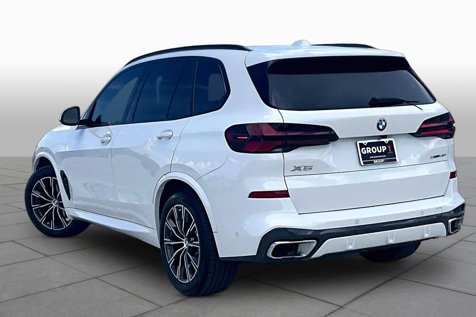 Used 2024 Alpine White BMW sDrive40i image 11