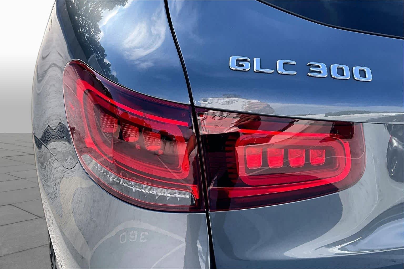 Used 2020 Selenite Grey Metallic Mercedes-Benz GLC 300 image 28