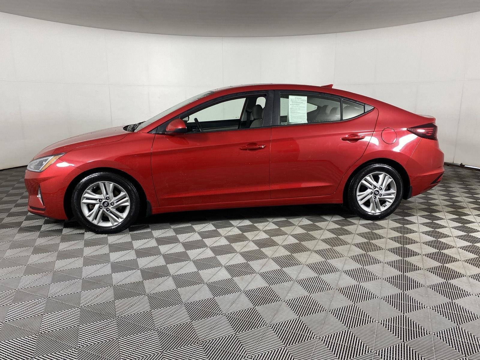 Used 2020 Calypso Red Hyundai Value Edition image 4