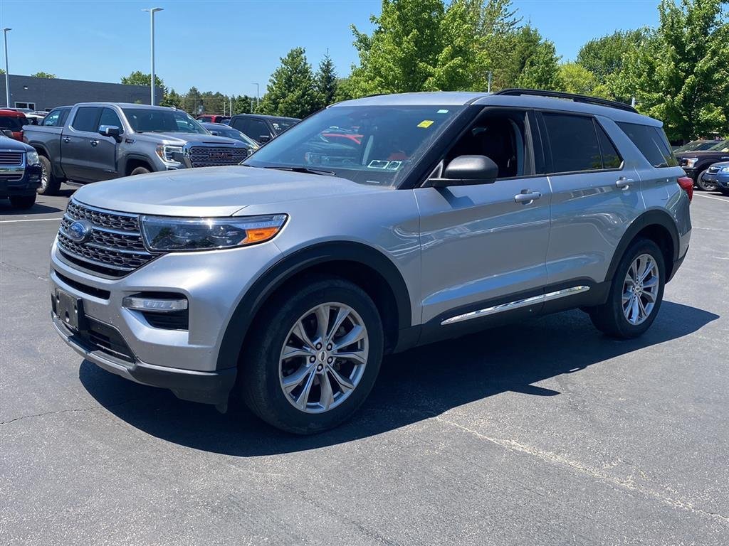 Used 2023 Iconic Silver Ford XLT image 6
