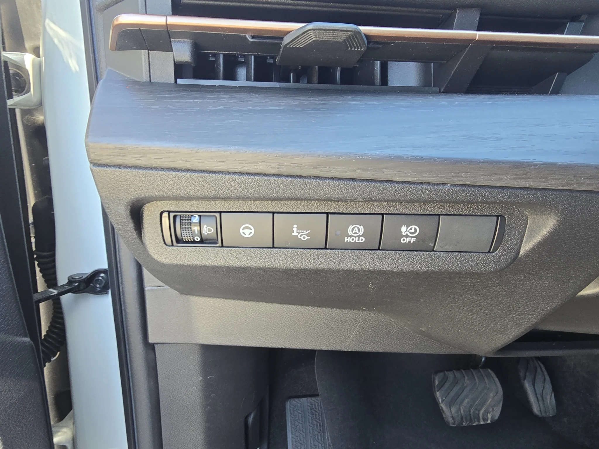 Used 2024 Everest White Pearl Tricoat/Black Diamond Pearl Nissan ENGAGE+ image 19