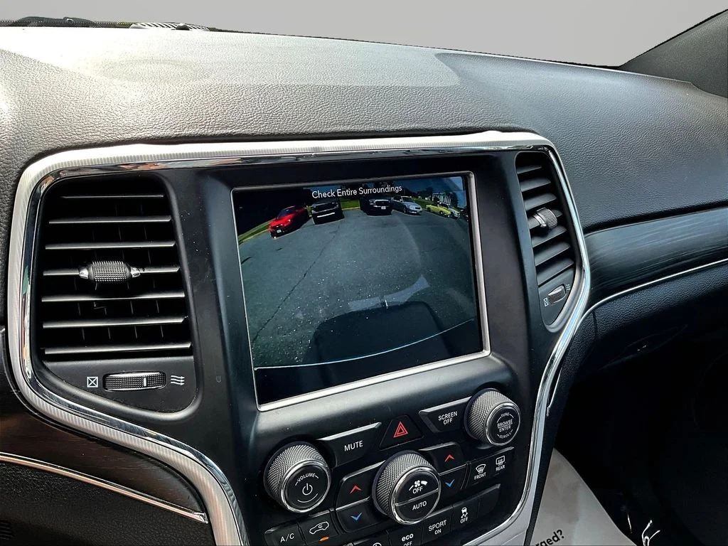 Used 2018 Crystal Metallic Jeep Limited image 16