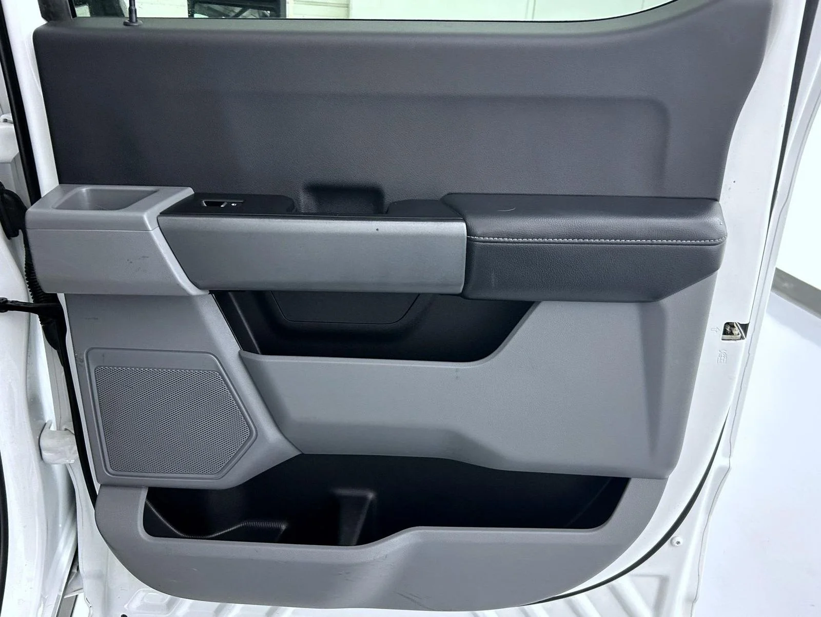 Used 2025 White Ford XLT image 17