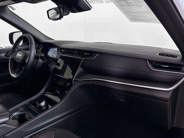 Used 2024 White Jeep Altitude image 27