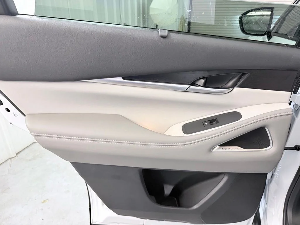 New 2027 2T RAD WHT INFINITI Autograph AWD image 37