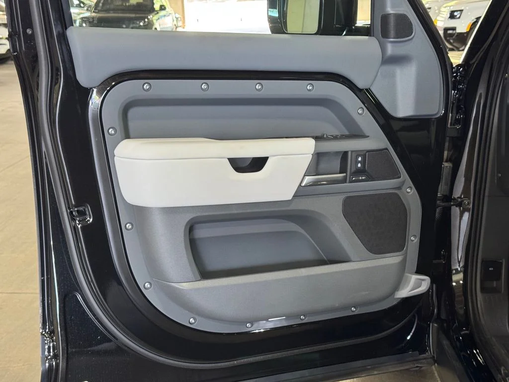 New 2026 Black Land Rover S image 12