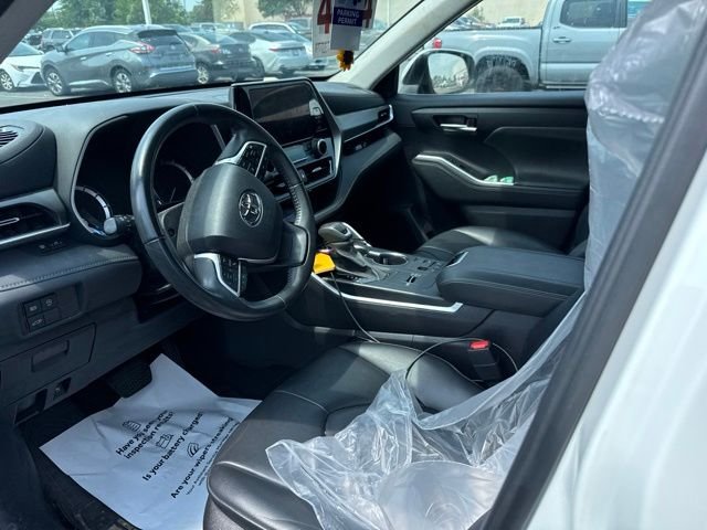 Used 2024 Beige Toyota XLE image 6