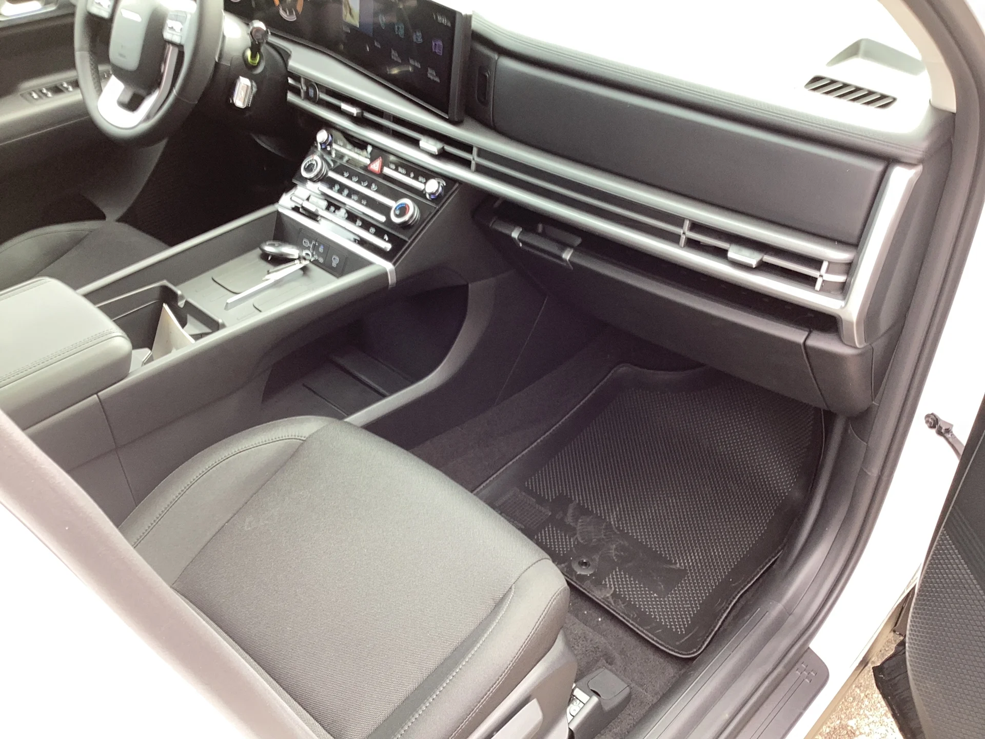 New 2026 Serenity White Pearl Hyundai SE image 7
