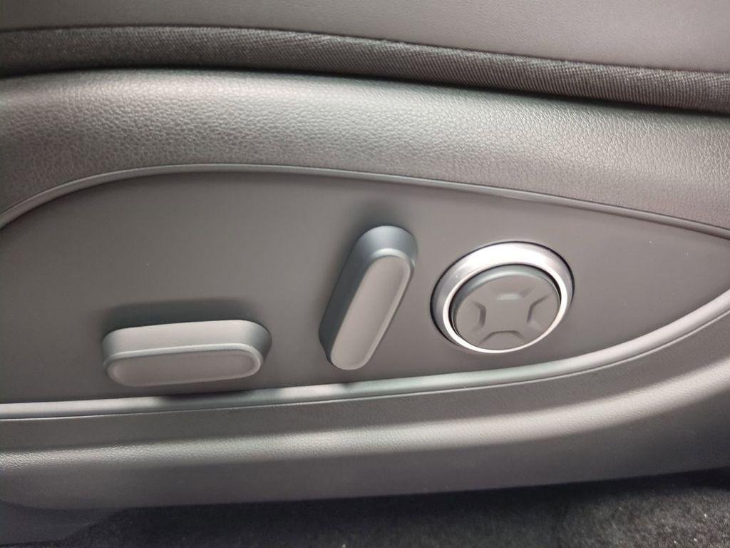 New 2026 White Hyundai SEL Premium FWD image 23