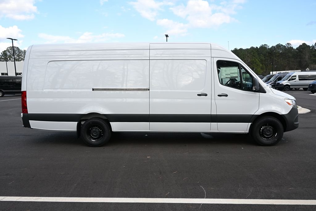 New 2026 Arctic White Mercedes-Benz Cargo 170 WB image 25