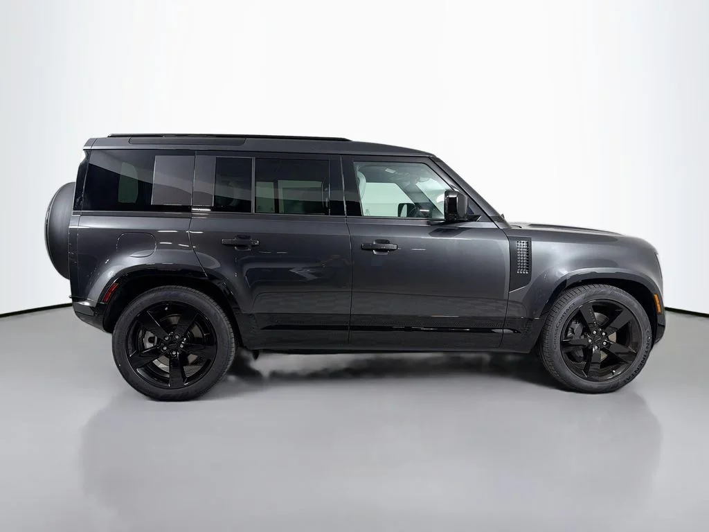 New 2026 Carpathian Grey Land Rover X-Dynamic SE image 4