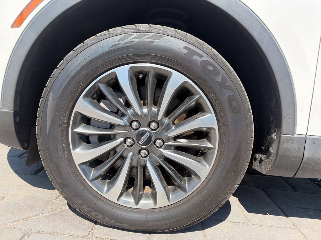Used 2023 White Lincoln Standard image 18