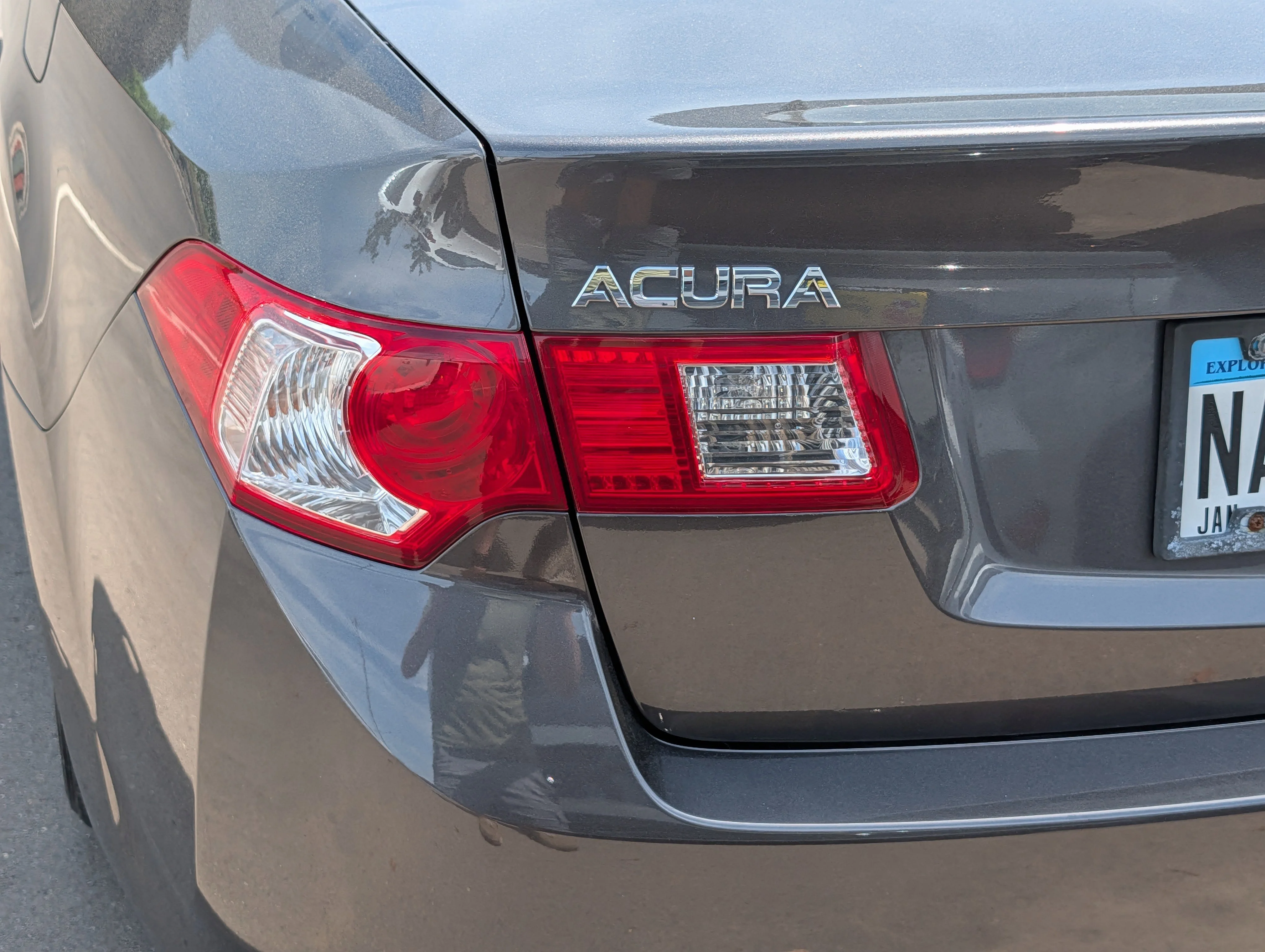 Used 2010 Palladium Metallic Acura  image 17