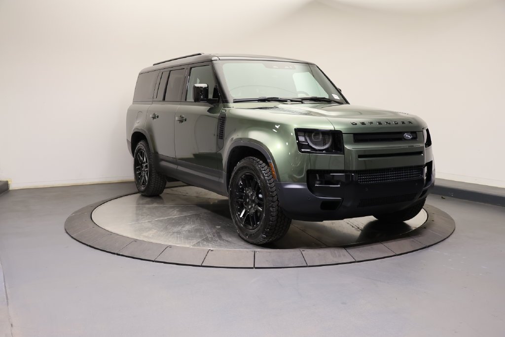 Used 2026 Woolstone Green Metallic Land Rover S image 7