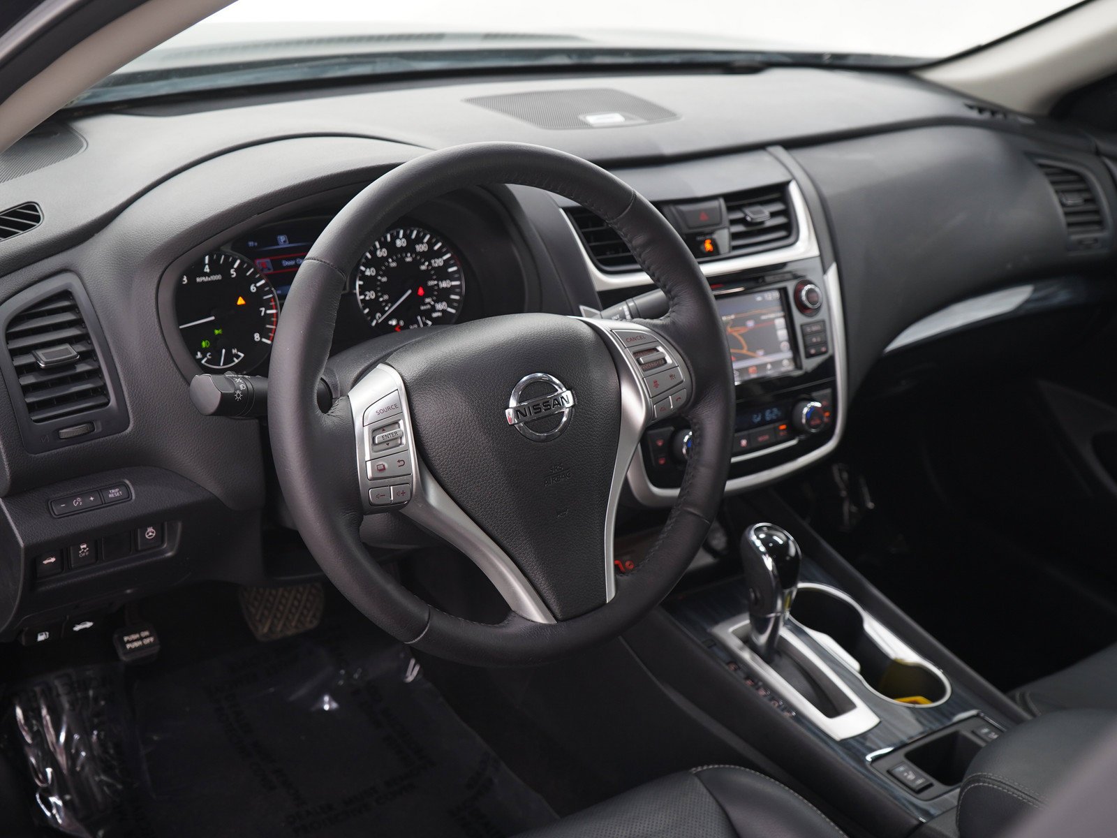 Used 2018 Super Black Clearcoat Nissan 2.5 SL Sedan image 21